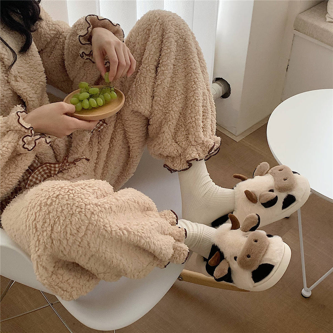 Fluffy cartoon cow house slippers